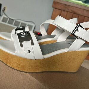 Very cute white strapy Guess sandals!